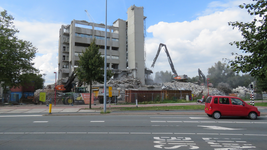 847162 Gezicht op de sloop van laatste deel van het voormalige Centraal Belastingkantoor (Gerbrandystraat 20) te ...